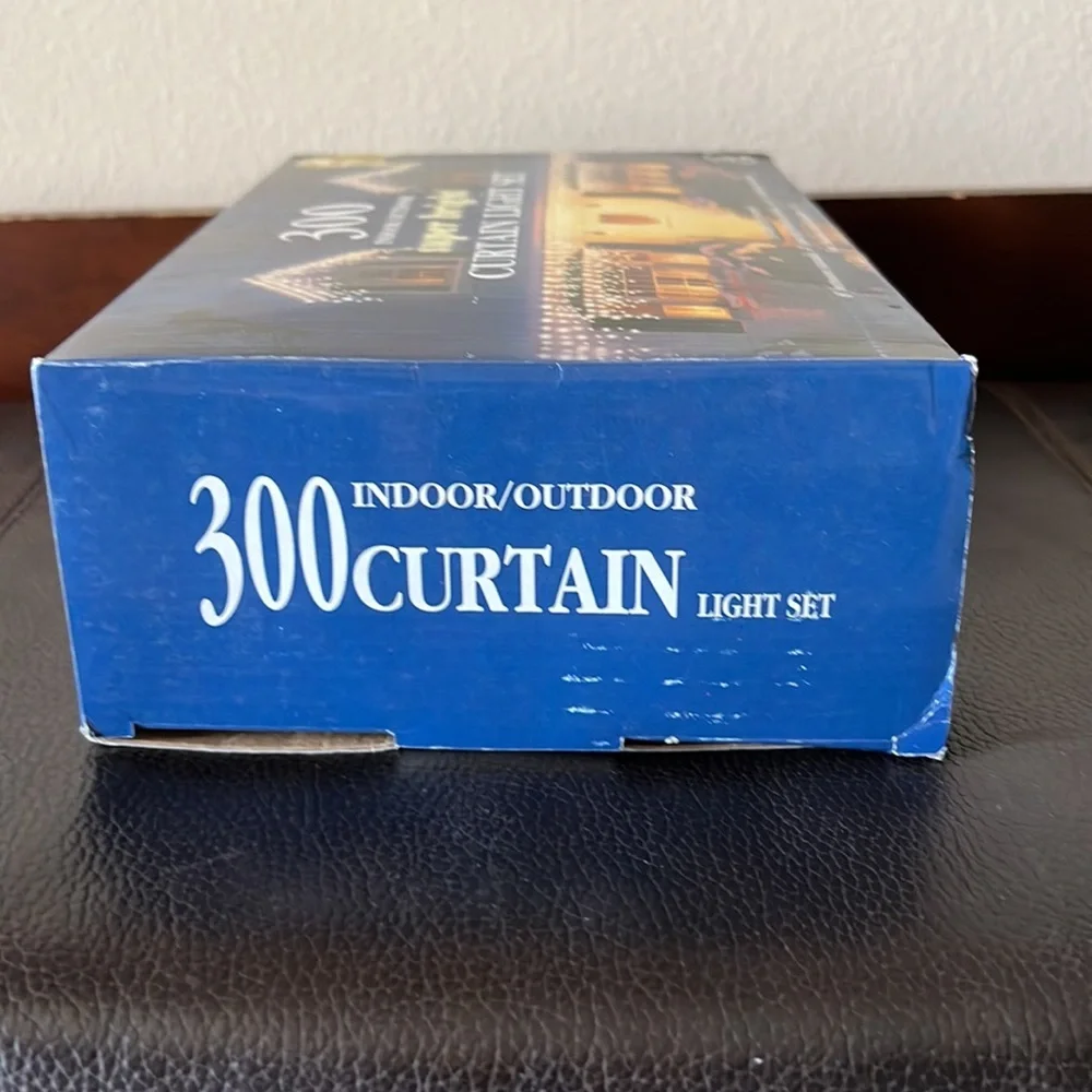 NWOT Christmas 300 Clear Curtain Light Set Super Bright For Indoor/Outdoor Use
